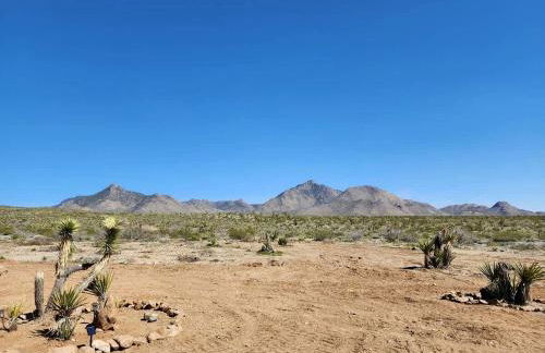 Stunning Tiny House with Picnic Space, Barbecue and Fire Pit in Meadview, Arizona - Foto 39