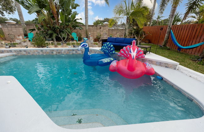 Gorgeous Urban Oasis W/hot Tub, Heated Pool And Private Movie Theater 3 Bedroom Home by RedAwning - Foto 38