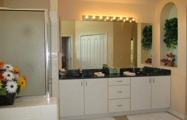 Family Fun Vacation Home 4 Bedroom Villa by RedAwning - Foto 12