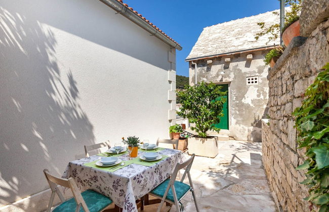 Beautiful Holiday Home on the Island Brac, With the Sea and a Small Beach in Front of the Door - Foto 12