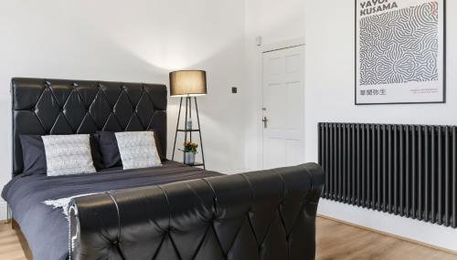 NEW Apartment with Pool Table and Parking Sleeps 7 - Foto 5