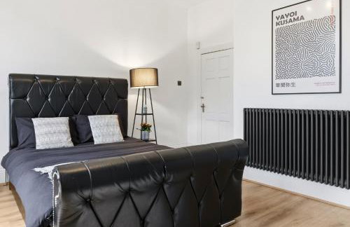 NEW Apartment with Pool Table and Parking Sleeps 7 - Foto 5