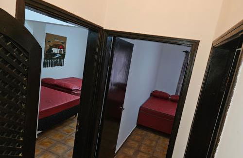 Casa Maravilhosa, Pé na Areia com Piscina, Área Gourmet com Churrasqueira em Deck Coberto Frente a Piscina, Mesa de Bilhar, 4 Quartos Confortáveis, Sendo 2 Suítes, Cozinha Americana e Sala de Jantar, Ampla Garagem para 6 Carros - Mercado na rua da Casa - Photo 27