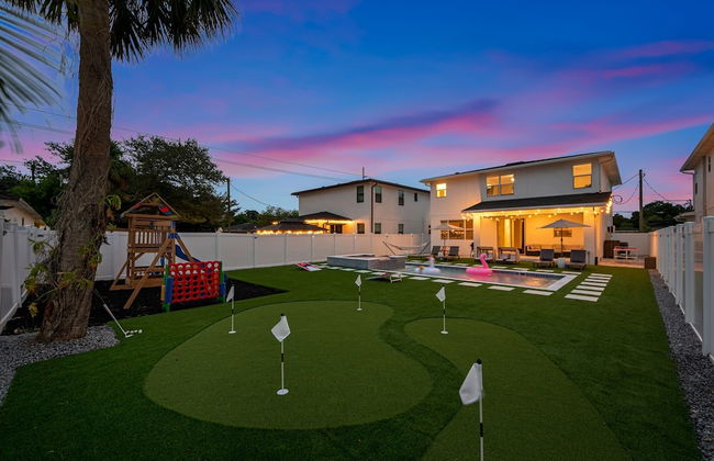 Luxury Home w Heated Pool, Gym, Playground & More! - Foto 66