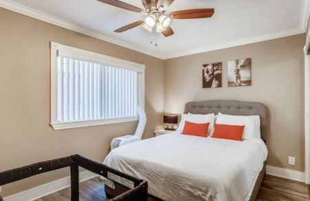 Awesome 3BR 2BTH 1 Block To Beach C2 - Photo 22