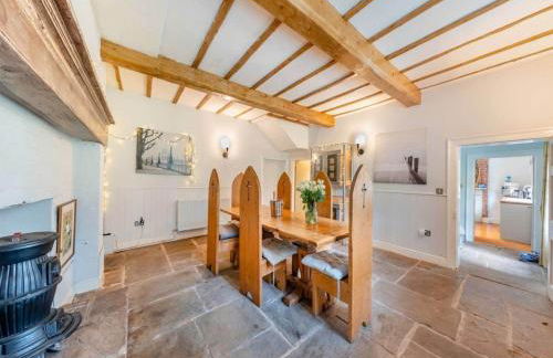 6 Bedroom Country Cottage with Hot Tub - Photo 13