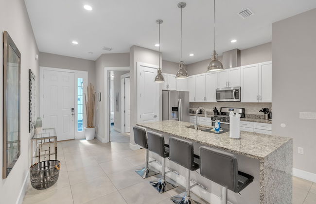 Elegant Townhome Near Disney â Private Suites! 4 Bedroom Townhouse by RedAwning - Photo 10