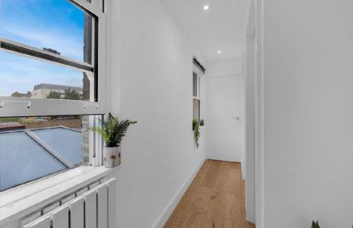 2 Bedroom Flat By Key Light Properties Short Lets & Serviced accommodation two minutes walk from Canada Water Station - Great for Contractors, Group and Family - Foto 21