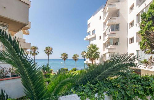 In front of SEA & CENTER - Foto 28