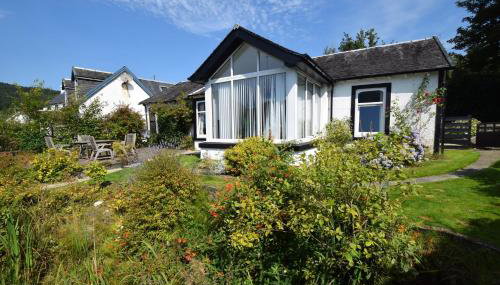 Ashburn Cottage - Photo 2