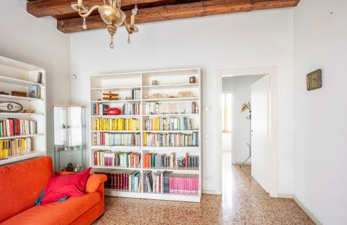 Beautiful Villa With Garden and Private Parking! - Foto 17