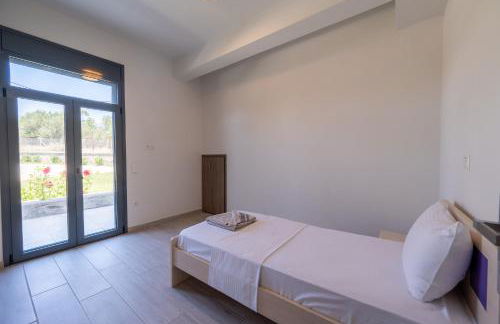 Villa & Stone House with Pool, 10 Mins to Skala Eressos Beach - Foto 54