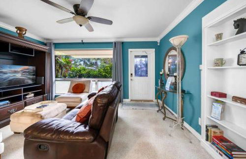 Palm Paradise-Seaside Home w Heated Saltwater Pool - Photo 8