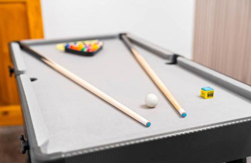 Stylish 3 Bedroom House - Garden - Pool Table - Parking 165M - Foto 22