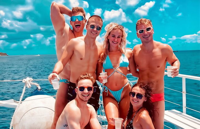Excursión en catamarán a Isla Mujeres con Snorkel Open Bar y almuerzo buffet - Foto 3
