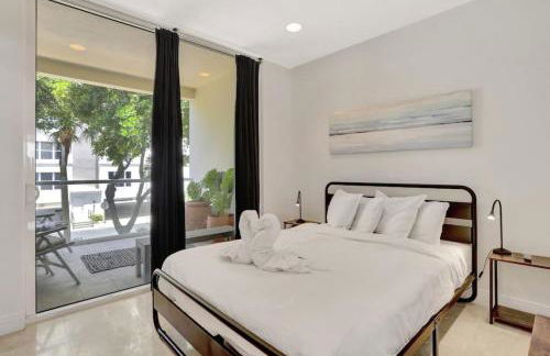 Coastal Condo Deerfield Beach Retreat 3 bed 2 bath - Photo 21