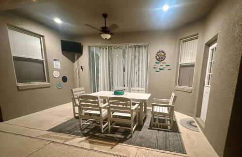 Themed kid bedrooms, 17 miles to Disney and Legoland, private pool, kitchen, wifi, washer, dryer - Foto 50