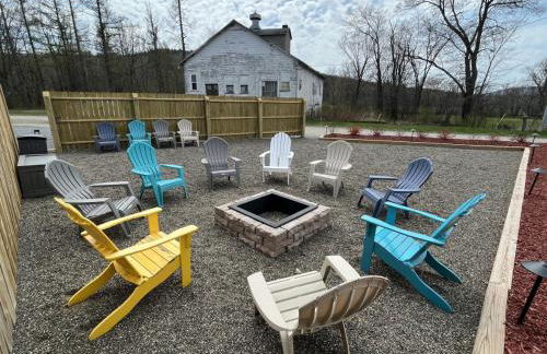 The entire Stephentown Hotel. 28 person occupancy - Foto 38