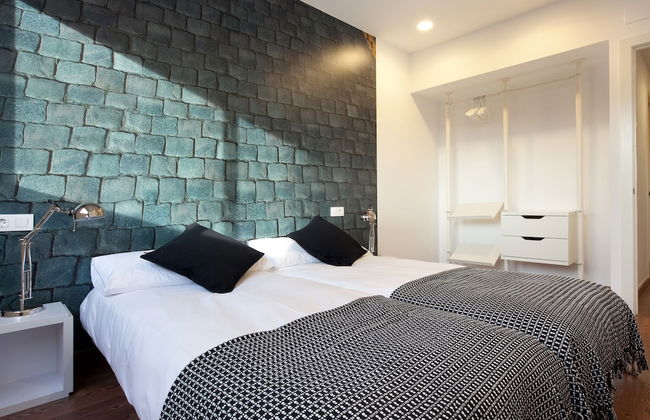 AB Montjuic - Photo 1