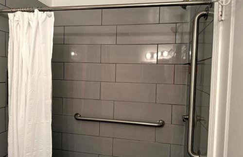 Cozy 1BR Retreat Near Transit, Dining And Parking - Foto 13