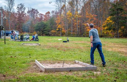 Overlook at Sleepy Creek -- Sleepy Creek Frontage, Secluded, Grill, Fire Pit, Deck, Family Friendly, Game Room, Fishing, Hammock, View, Fireplace - Foto 68