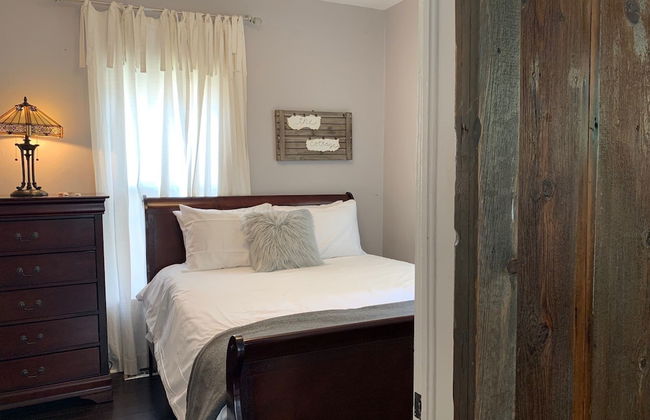 The Cottage! Chic Bungalow Near Old Town Square! - Foto 1