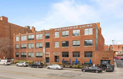 2125 Superior Living - Photo 2