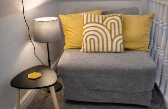 Beautiful cosy attic studio flat king size bed in central Beeston in Nottingham - Photo 4