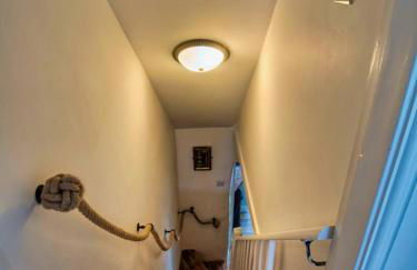 Knocker Cottage is a 3 bedroom made up of 1 double bedroom and 2 small double bedrooms in small village 10 min to beaches - Foto 39