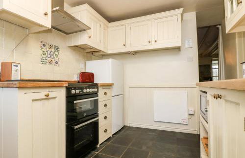 Gurnard's Cottage - Photo 9