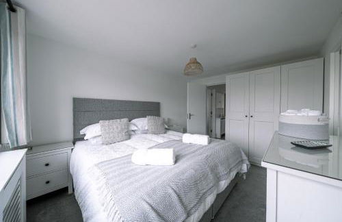HighTide - 2 bed with parking, balcony & sea view. - Photo 4