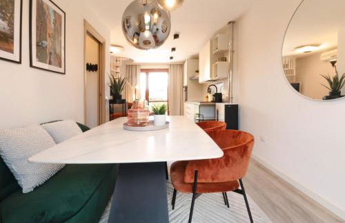 Exclusive Pool Access, 2 floors, Balcony View, Parking - Foto 22