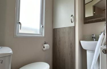 Delightful 2 bedroom Caravan, Pencnwc, New Quay - Photo 9