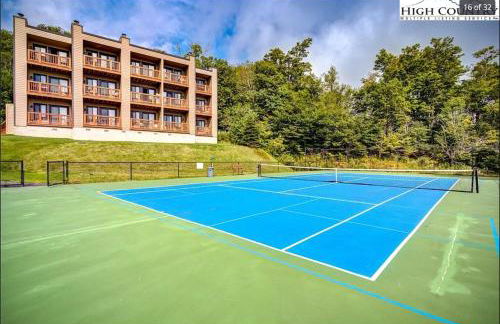 The Sugar Suite - Renovated with a View! Ski IN-OUT! Heated POOL, Hot tub, sauna, gym, AC, EV, adjustable bed - Foto 35