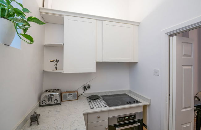 Classic Belgravia Home by Victoria Station by Underthedoormat - Photo 10