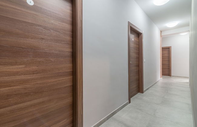 Luxurious Suites Elegance - Photo 53