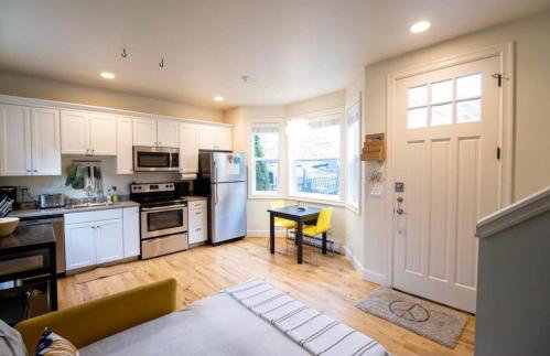 Adorable Cozy House with Parking and Loft! - Foto 29