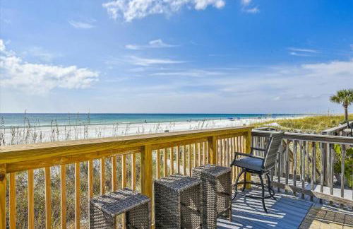 Just Beachy - 5 Bedroom Beach Front Home! Sleeps 20 Home by RedAwning - Foto 9