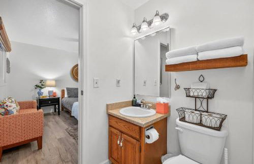 Above Par - Quiet & Private Retreat | Parking + Lake Views - Foto 16