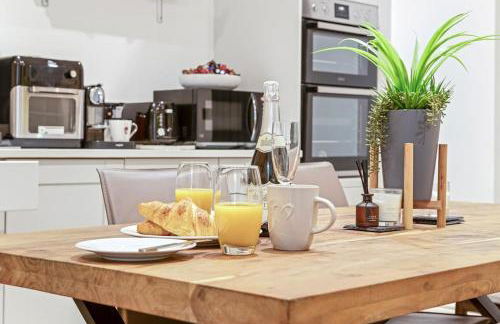 Luxurious 3 Bedroom Apartment in Park Estate - Photo 9