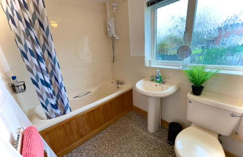 Charming Home in Wellingborough - Photo 18