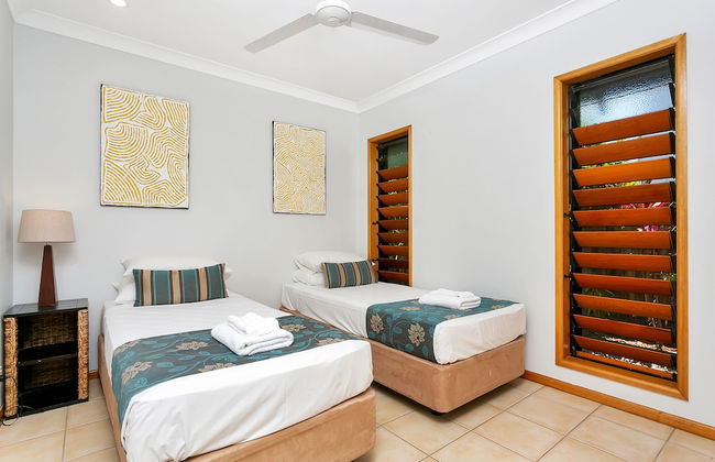 Reeflections Beachfront Holiday House - Photo 11