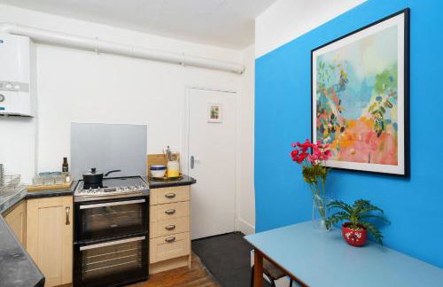 50 meters to the metro - Foto 14