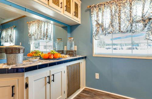 Resort Dock and Boat Ramp Home with Wolf Bay Access - Foto 11