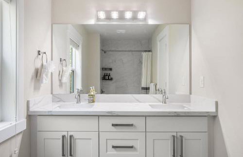 Perch - Modern Seattle Retreat w/ AC, Garage & Decks - Foto 35