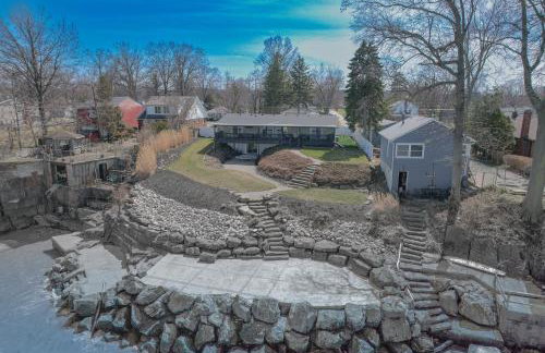 Lakefront 5 Bedroom Vacation Home - Sleeps 12! - Foto 38