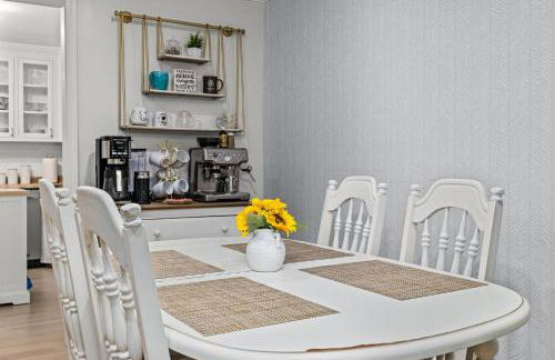 Imperial Porch Haven Cozy Fire Pit Fenced Yard - Foto 19