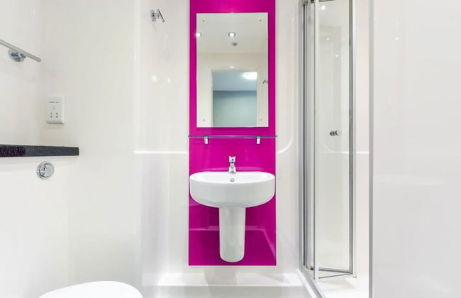 Student Only Tramways - Photo 12