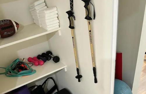 Serene Modern Home Backdoor with great WiFi, games, movies, patio seating and bbq Easy Access to North Joshua Tree National Park in 10 minutes - Foto 78