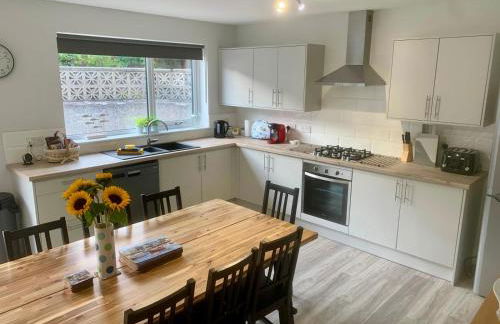 Modern Coastal Retreat, 5-Bedroom, 4-Bathroom Home, with Parking in Portsoy - Foto 6